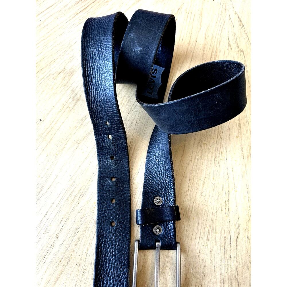 LEVIS Mens Black Leather Belt Genuine Leather Silver Buckle Sz 42 Work Casual